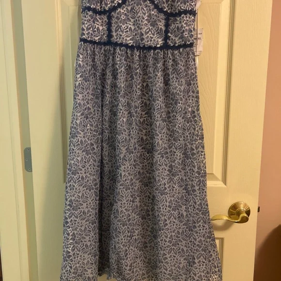 Pretty Spring Dress - Picture 2 of 3